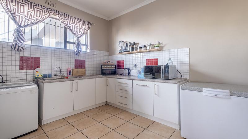 6 Bedroom Property for Sale in Kensington Western Cape